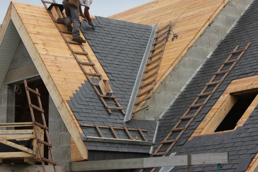 Roofer Roof in slate tiles Modern House